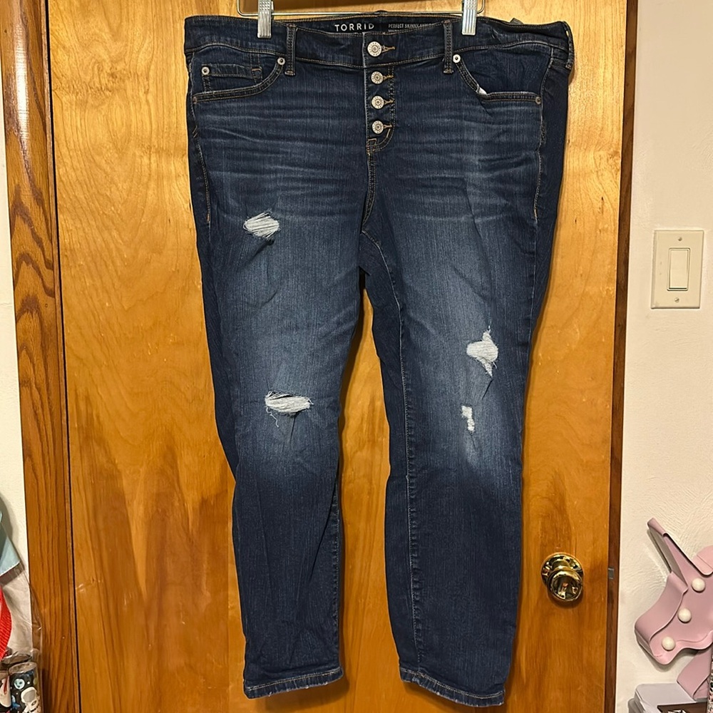 Women’s Torrid Distressed Ankle Jeans, Size 18